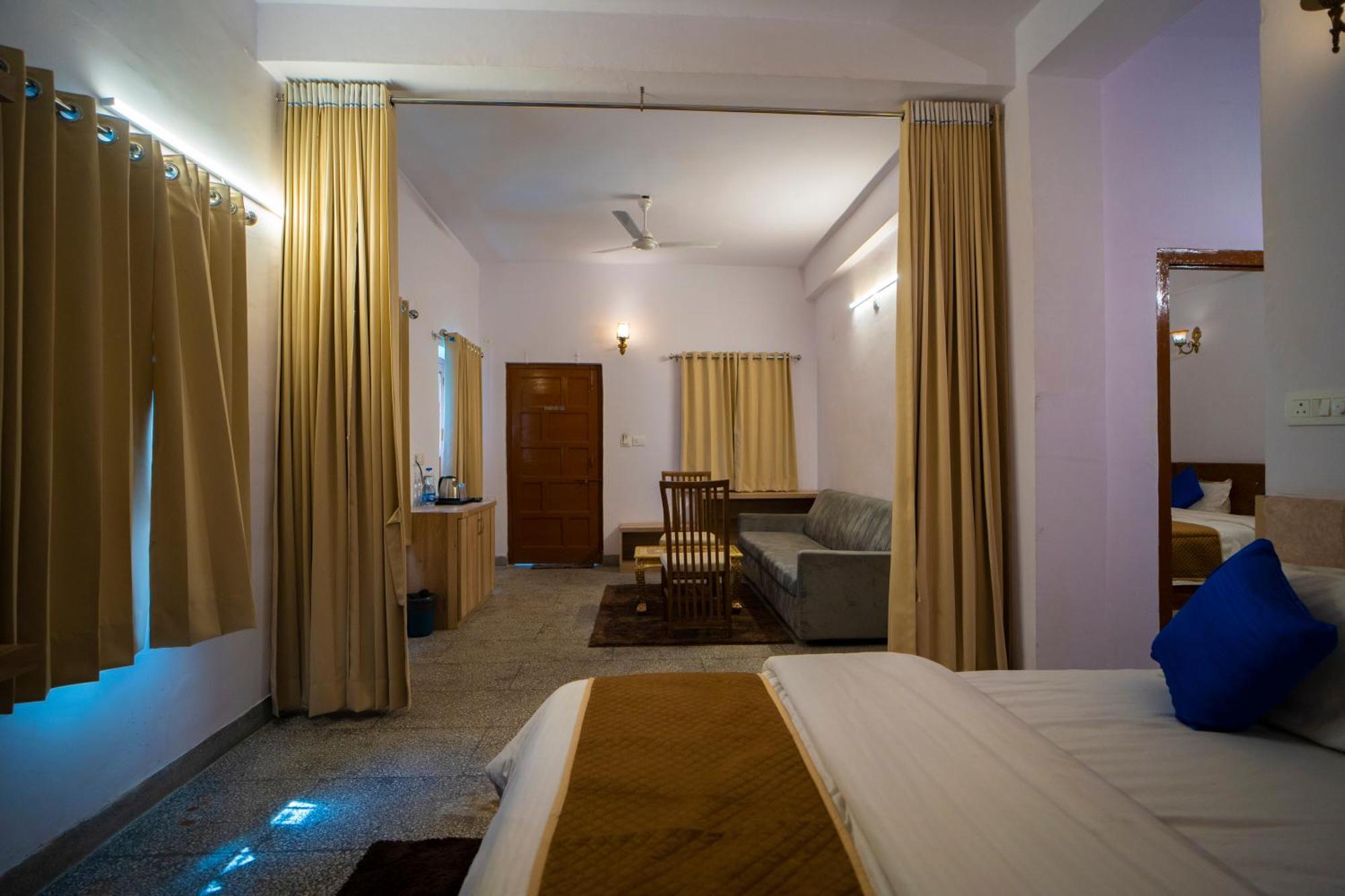 Devdarshan Hotel & Restaurant Udajpur Zewnętrze zdjęcie